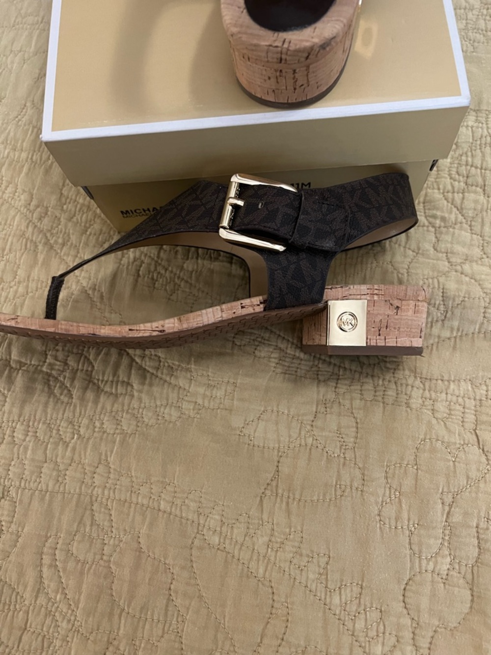NIB Michael Kors London Thong Cork-Accent Sandals with Gold Buckle  size 11M - Picture 3 of 6